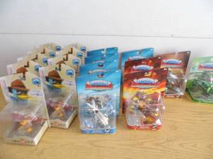 lot 76 image: Skulanders - Agent P Figures