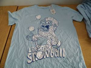 lot 80 image: Lot of 16 Snowball T Shirts