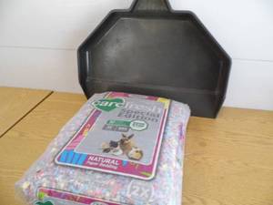 lot 118 image: Dust Pan - Pet Bedding