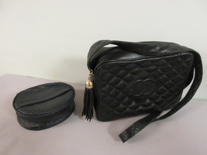 CHANEL PURSE AND ELIZABETH ARDEN MINI TRAVEL BAG