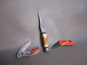 lot 4 image: 3 Knives