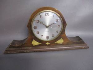 lot 5 image: Mantle Clock