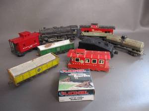 lot 17 image: 8 Model Train Cars