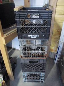 lot 23 image: 4 Milk Crates