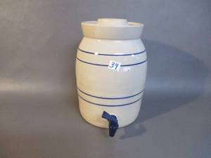 lot 39 image: Water Crock