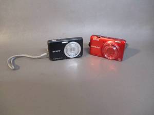 lot 41 image: Digital Cameras
