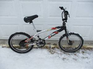 lot 10 image: Razor SPX 20 Bicycle