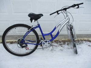 lot 29 image: Schwinn Tornado Bike