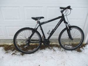 lot 60 image: Trek Mtn Bike