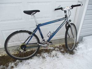 lot 61 image: Trek Mountain Bike