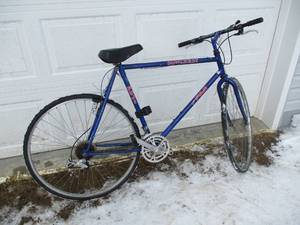 lot 89 image: Fuji 21 Speed Bicycle