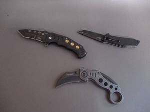 lot 77 image: 3 Folding Knives