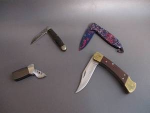 lot 81 image: 4 Knives