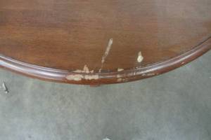 lot Z22 image: 42 IN CIRCULAR WOOD TABLE WITH LEAF