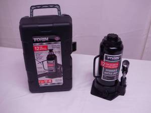 lot 41 image: Torin Black Steel Hydraulic Bottle Jack