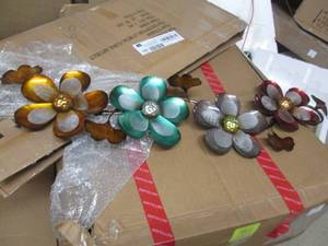 lot 6 image: Metal Floral Art open box Retail $7...