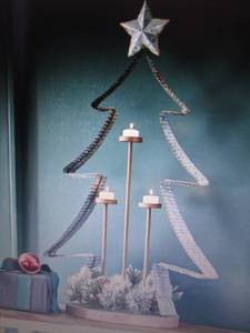 lot 16 image: Metal Christmas Tree Candleholder o...
