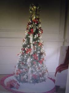 lot 30 image: Poinsettia Pop-Up Tree open box Ret...