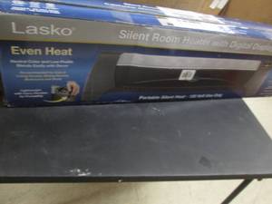 lot 48 image: Lasko Baseboard Heater open box Ret...