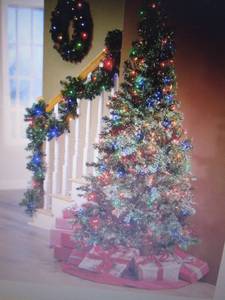 lot 86 image: Prelit Tree, Wreath and Garland Set...