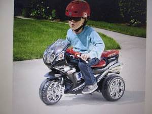lot 112 image: Battery-Powered 3-Wheel Racer open ...