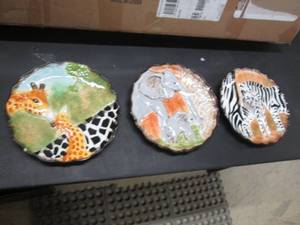 lot 113 image: 3 pc Safari Plates & Scroll Rack op...