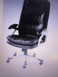 lot 135 image: Executive Office Chair open box Ret...