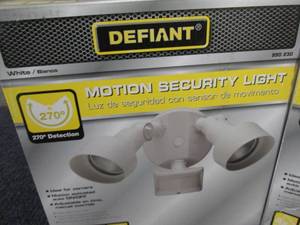 lot 178 image: 2 Defiant 270-Degree White Motion O...