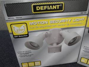 lot 182 image: 2 Defiant 270-Degree White Motion O...