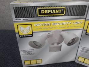 lot 184 image: 2 Defiant 270-Degree White Motion O...