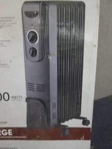 lot 198 image: Intertek Oil Fillled Radiator Heate...
