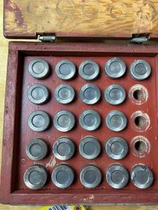 lot 35 image: Box of Carbide Burrs