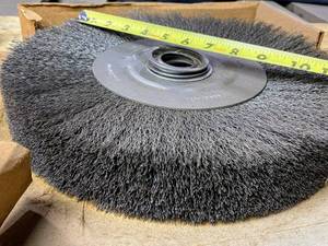 lot 32H image: 12 Wire Wheel