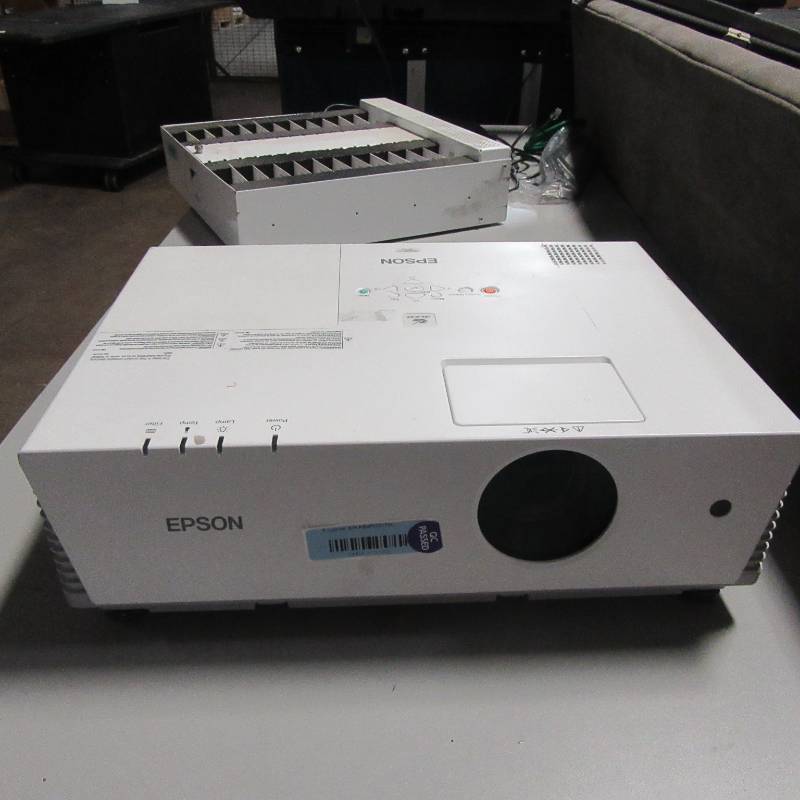 lot 84 image: EPSON Powerlite 6110i Projector
