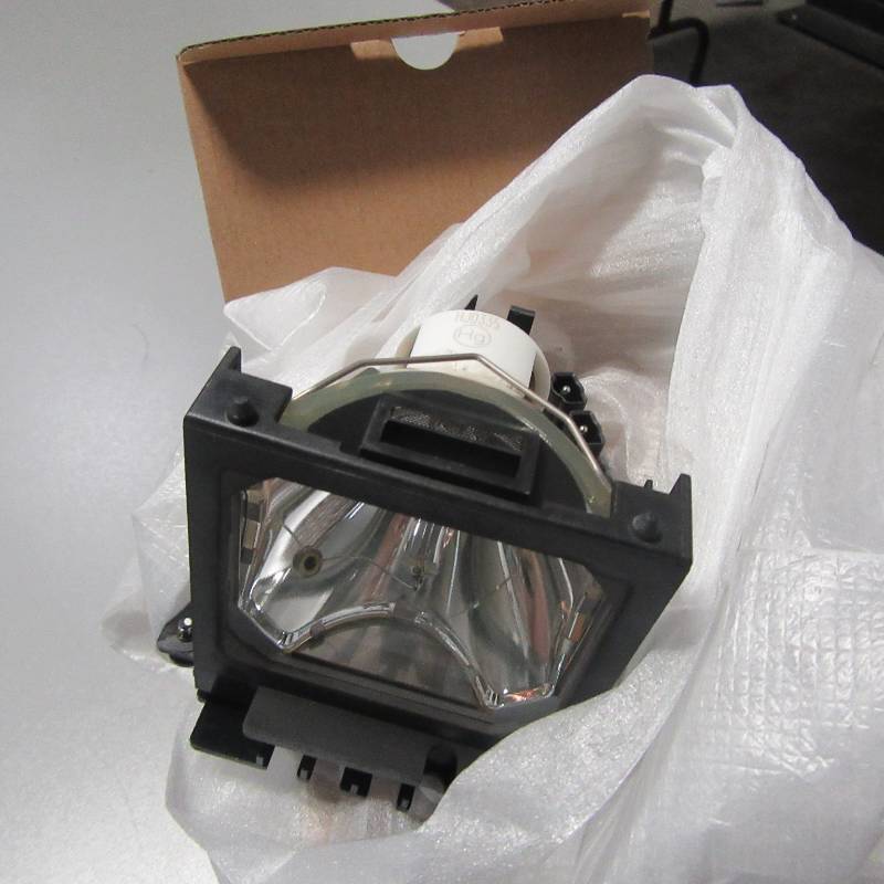 lot 40 image: New Projector Lamp