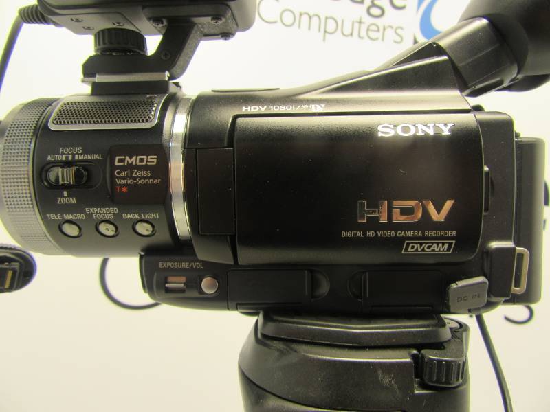 lot 2 image: Sony HDV Digital HD Video Camera Recorder wadjustable Stand