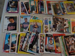 Twins Baseball cards, 2 knives and ...