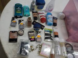 Make up and Jewelry in a Glitter To...