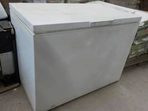 Chest Freezer 48 x 27 x 34 needs cl...