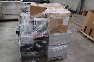 lot 6 image: BIG PALLET OF WATERFORD CRYSTAL ITEMS (DAMAGEDSALVAGE)