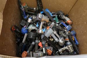 lot 13 image: HUGE MIX OF NAIL AND STAPLE GUNS OVER 100 UNIT