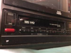 lot 24 image: 1988 Totevision TV and VCR cb1300 Combo - WORKS