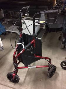 lot 31 image: Drive Go-Lite 3-Wheel Rollator Winnie Walker