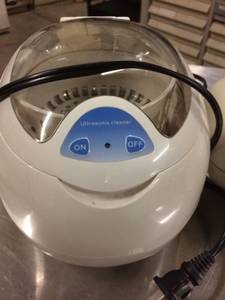 lot 83 image: Lot Of 3 Items - electric 3 Hole Punch Jewelry Cleaner & Labelwriter  - Excellent Working Condition - Clean