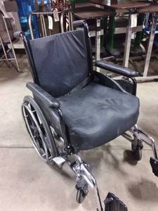 lot 34 image: Pair (2) Tracer IV Wheechairs With High End Extra Comfort Cushions - Great Condition
