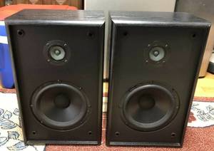 lot 84 image: Vintage Cambridge Soundworks Model Six by Henry Kloss - Pair L&ampR Speakers - Excellent Working Condition