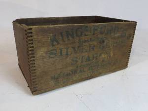 VINTAGE Wooden Kingsfords Silver Gloss Starch Box
