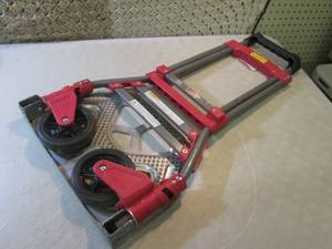 Milwaukee 150 Pound Fold-Up Hand Tr...