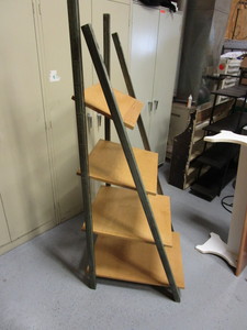 lot 9 image: Display Rack 28x25x70