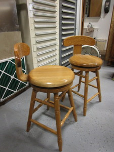 lot 12 image: (2) Swivel Bar Stools 24 to seat 33 overall 15 seat